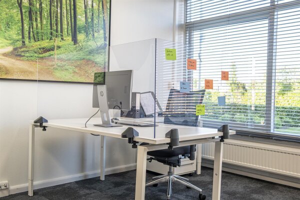 Trennscheibe / Spuckschutz Büro Plexiglas